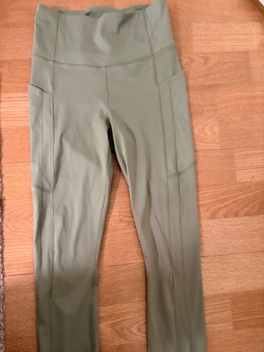 Athleta Ultimate Stash II 7/8 Leggings Eucalyptus Olive Pockets Size M